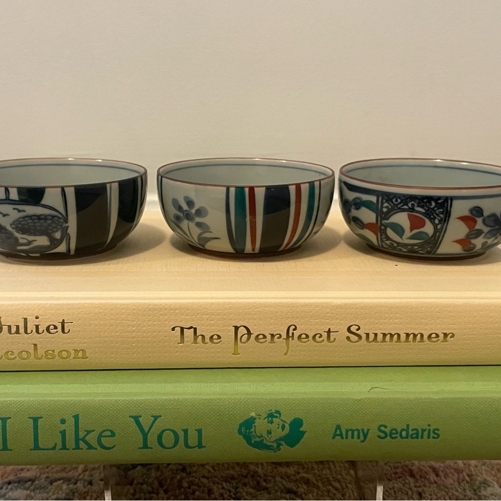 Elegant Ceramic Bowls Set - Blue and White